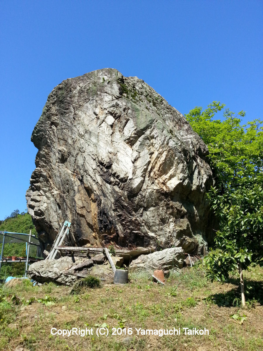 毛呂山町鎌北地区の根深岩